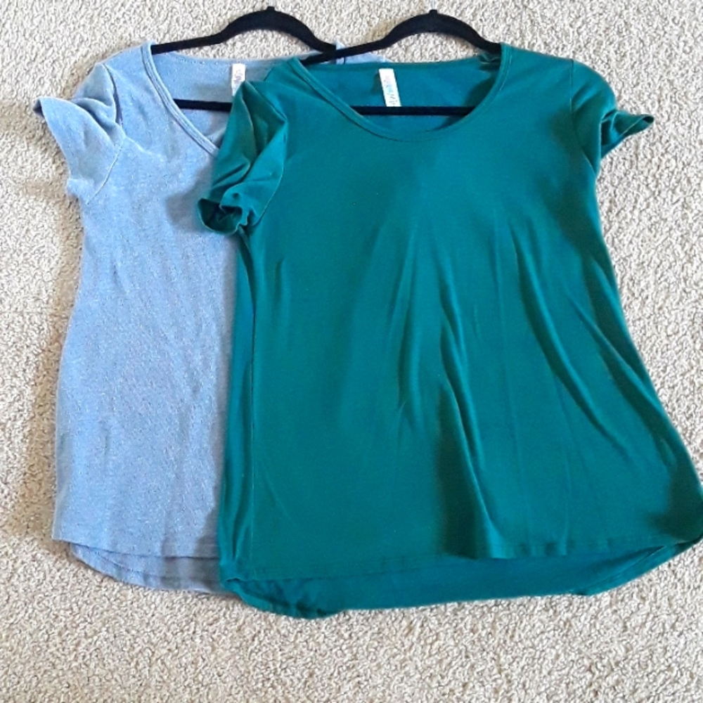 lot of 2 size small lularue perfect tees